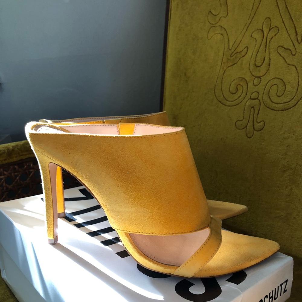 Schutz Jasmine Pump in Mary Gold